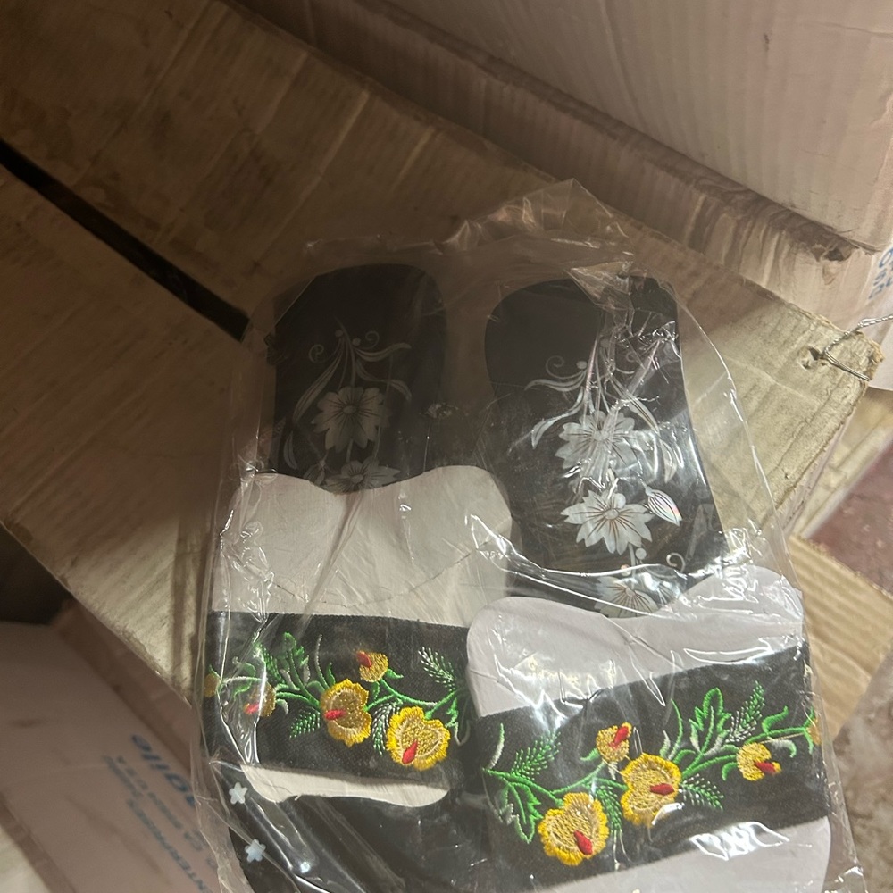 Sandals - Picture 4 of 15